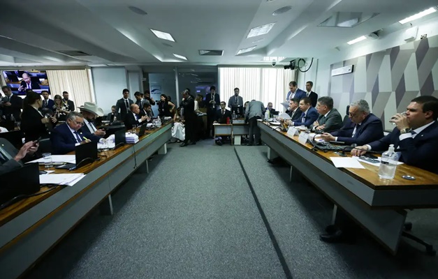 CPMI do INSS vai convidar ex-ministros da Previdência e convocar 10 ex-presidentes do INSS