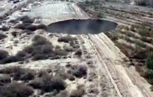 Cratera de 32 metros surge 'do nada' e assusta moradores no deserto do Atacama