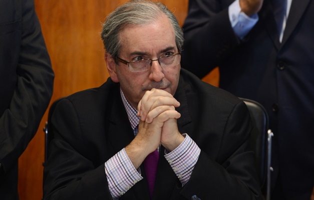 Cresce no PSDB defesa pública pelo afastamento de Cunha da Presidência da Câmara