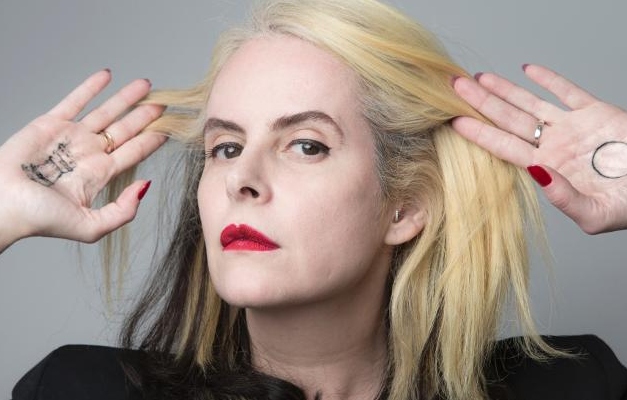 Criadora de 'Os Normais', Fernanda Young morre aos 49 anos