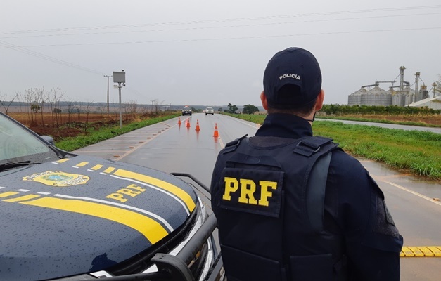 Criança doente transportada em situação de risco é socorrida pela PRF