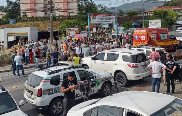 Crianças assassinadas em ataque a creche são veladas em clima de desolação em Blumenau