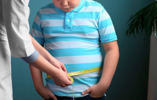 Crianças brasileiras de 3 a 10 anos estão mais altas e obesas, mostra estudo