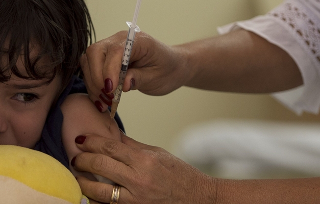 Crianças com alergia ao leite não devem tomar vacina contra sarampo