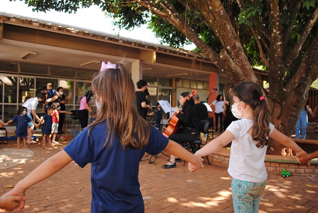 Crianças de Cmeis de Goiânia recebem concertos de música clássica 