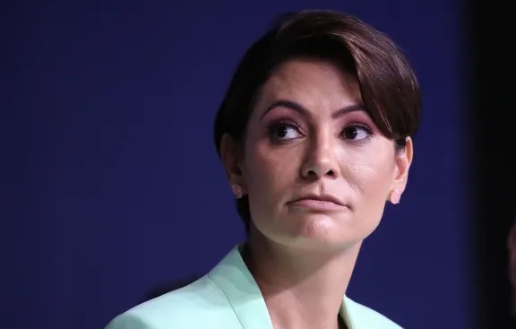 Criminalista renuncia à defesa de Michelle Bolsonaro no caso das joias sauditas