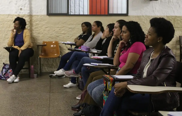 Cursinho popular tem até 6 de maio para inscrever em programa do MEC