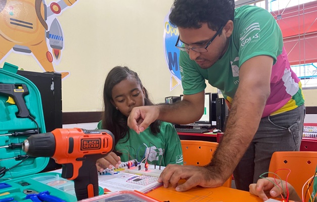 Curso gratuito ensina programação a professores da rede pública em Goiás