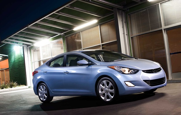 Elantra esquenta disputa por mercado de sedans