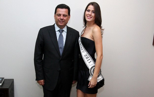 Governador apoia miss Goiás em concurso nacional
