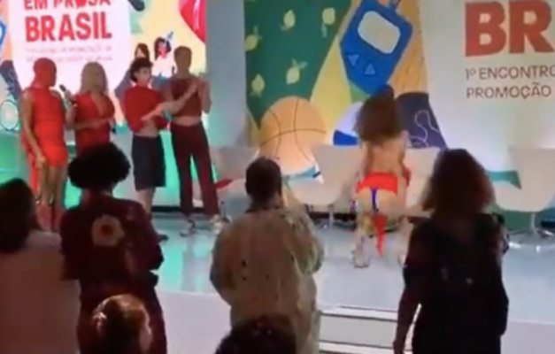 Dança erótica em evento do Ministério da Saúde é alvo de críticas