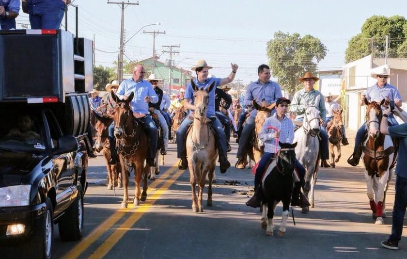 Daniel lidera cavalgada em Iporá e apresenta ideias para a região