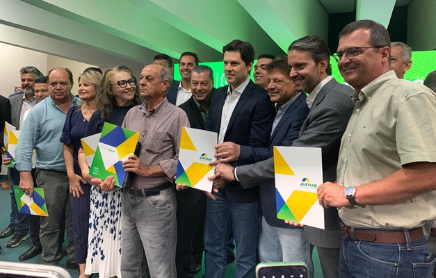 Daniel Vilela autoriza construção de 3,2 mil casas a custo zero em Goiás