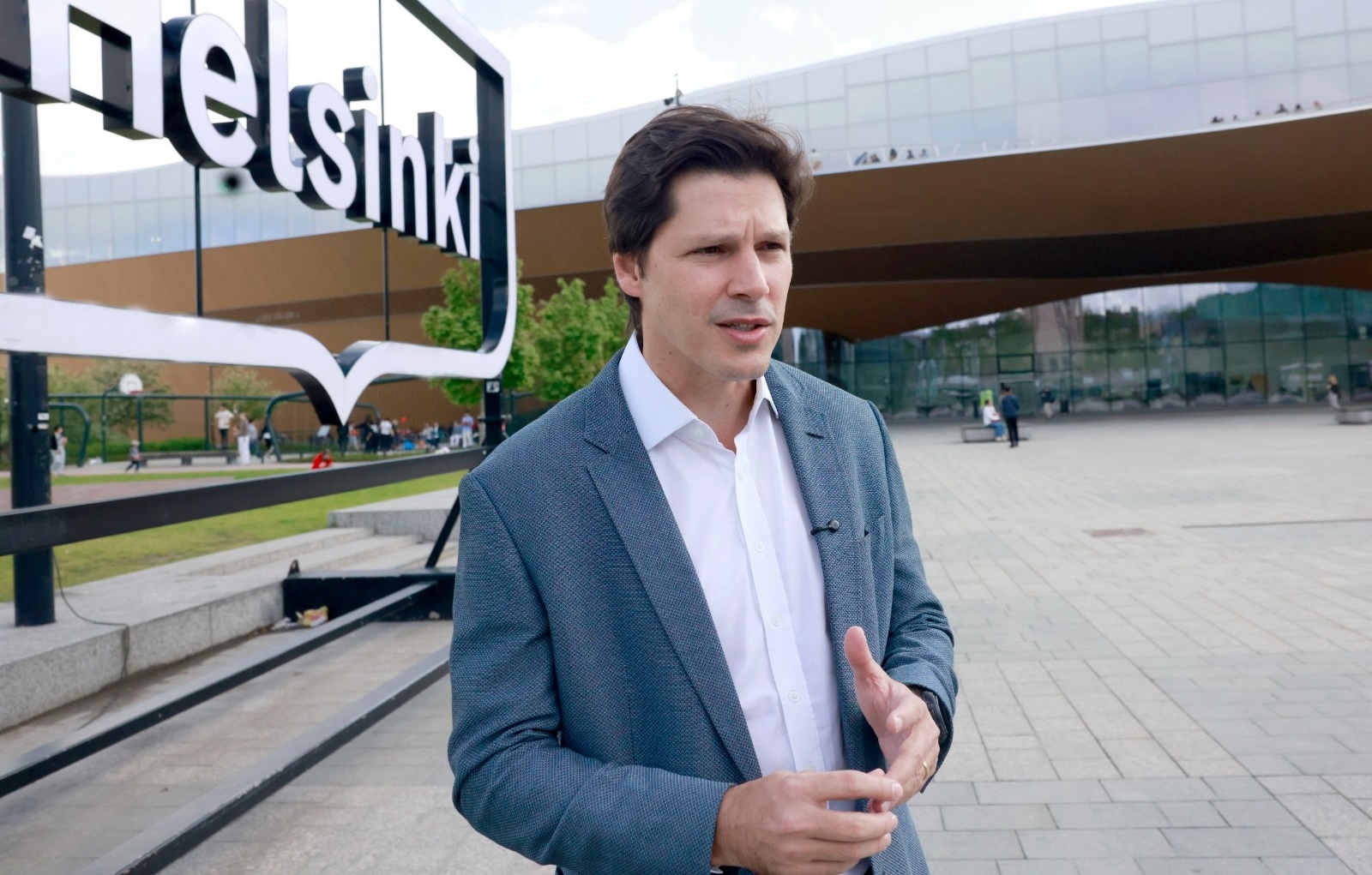 Daniel Vilela conhece modelo finlandês de tecnologia para educação e cultura