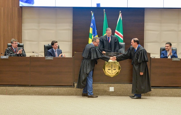 Daniel Vilela empossa novos desembargadores e destaca imagem do Judiciário 