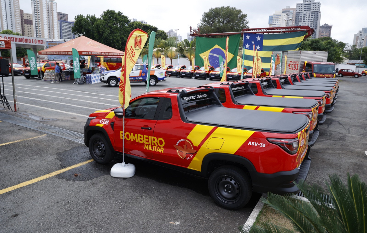Daniel Vilela entrega 33 viaturas e equipamentos ao Corpo de Bombeiros