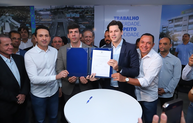 Daniel Vilela firma convênio de R$ 18 milhões para obras em Aparecida