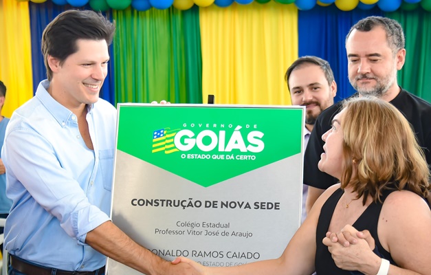 Daniel Vilela inaugura escola em Goiânia na abertura do semestre letivo