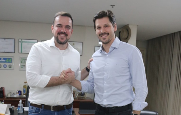 Daniel Vilela recebe Gustavo Mendanha no Palácio Pedro Ludovico Teixeira