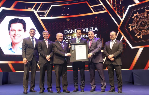 Daniel Vilela recebe Medalha da Ordem do Mérito Industrial da Fieg