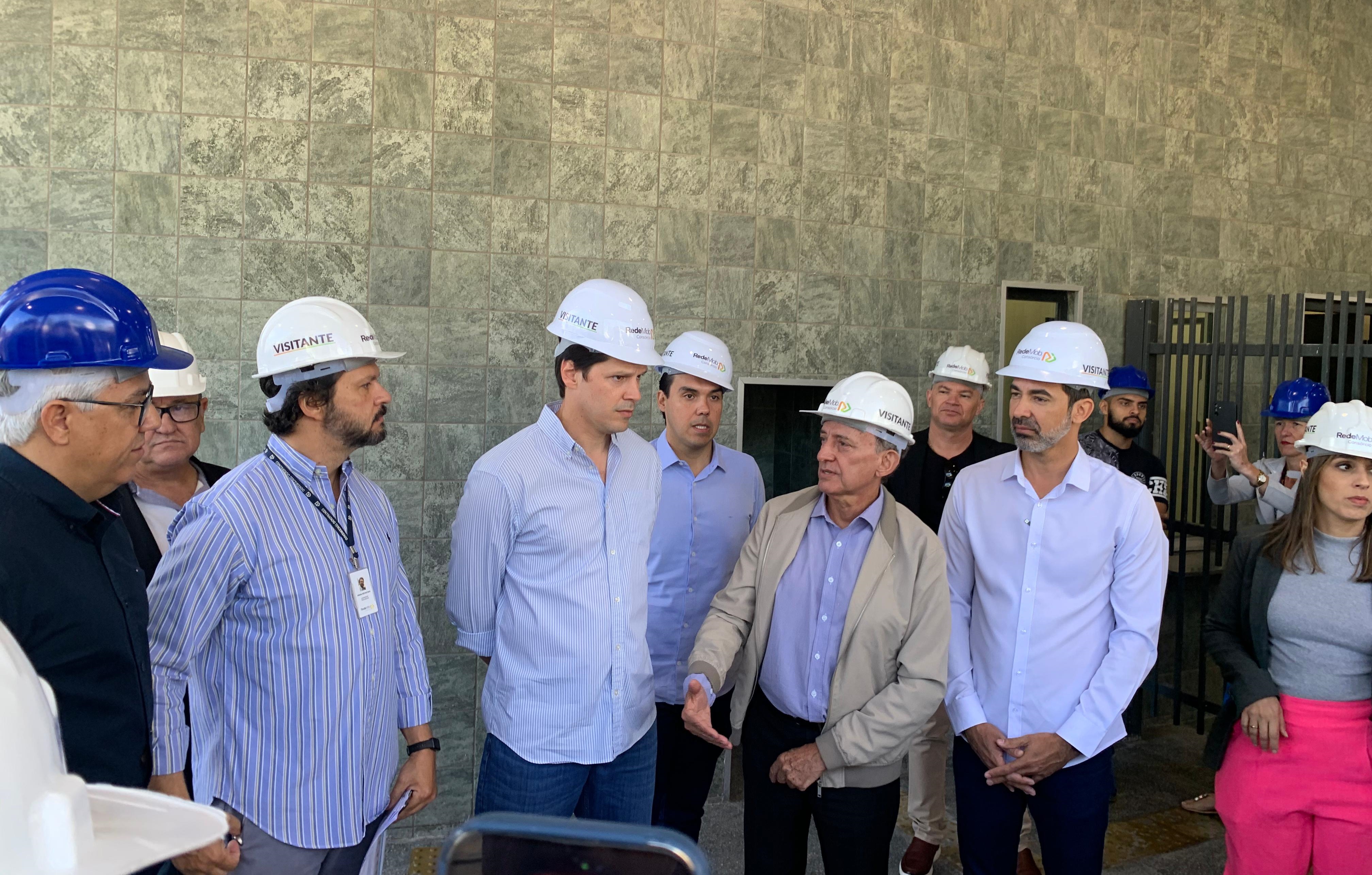 Daniel Vilela vistoria obra em terminal e prevê conclusão até setembro