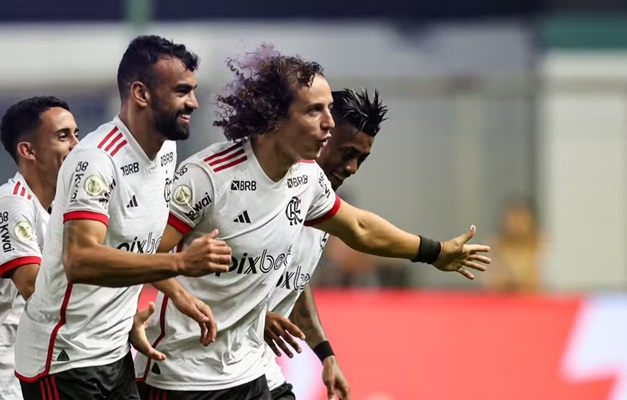 David Luiz marca de falta e Fla vence Cruzeiro em Belo Horizonte