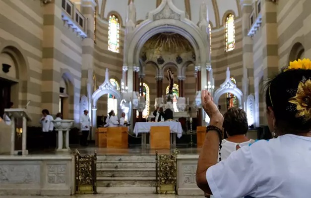 Decisão sobre restrição a celebrações religiosas só deve sair após a Páscoa