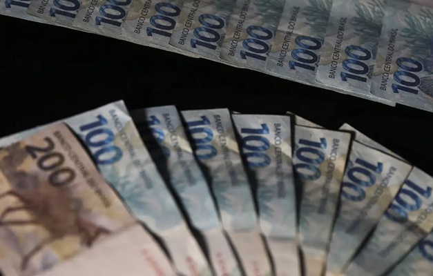 Decreto mantém restrição de R$ 121,5 bi no Orçamento até maio
