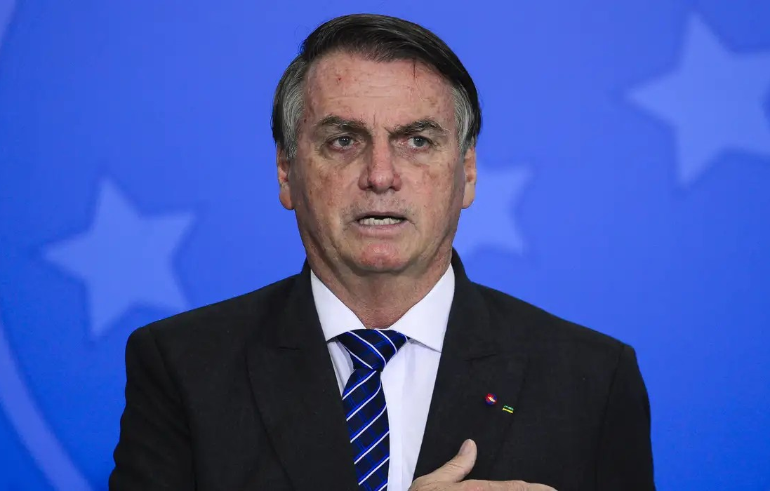 Defesa de Bolsonaro diz que recebe com 'surpresa e indignação' medidas cautelares contra ele