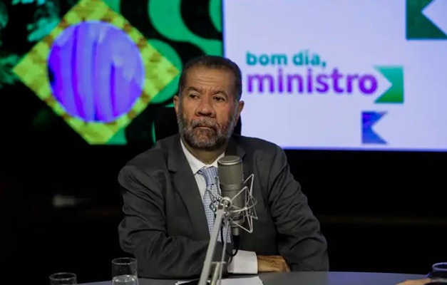 Demissão de Lupi é a 11ª troca de ministro do governo Lula