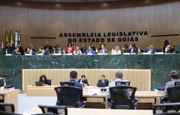 Deputados discutem fortalecimento do Legislativo durante encontro em Goiânia