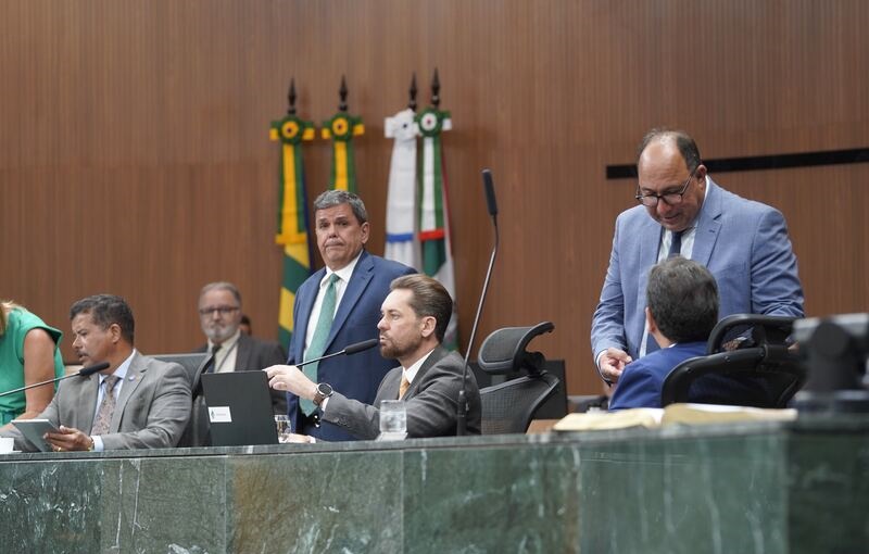 Deputados goianos aprovam projeto que visa proteção de crianças na internet
