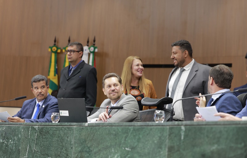 Deputados goianos voltam do recesso com foco em lixões e Taxa do Agro