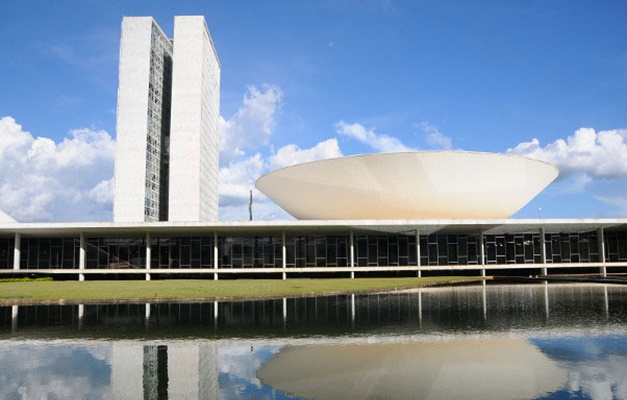 Deputados são contra fim da jornada 6x1 e concordam em subir faixa de isenção do IR, diz Quaest