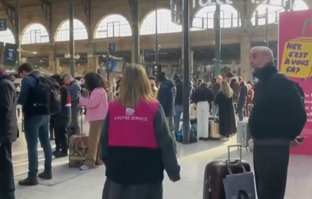 Desativação de bomba da 2ª Guerra causa caos no transporte em Paris por horas