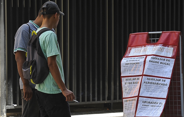 Desemprego atinge 14,4 milhões no País