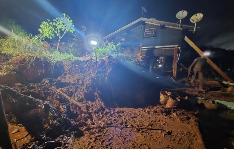 Deslizamento de terra deixa três mortos em Taubaté 