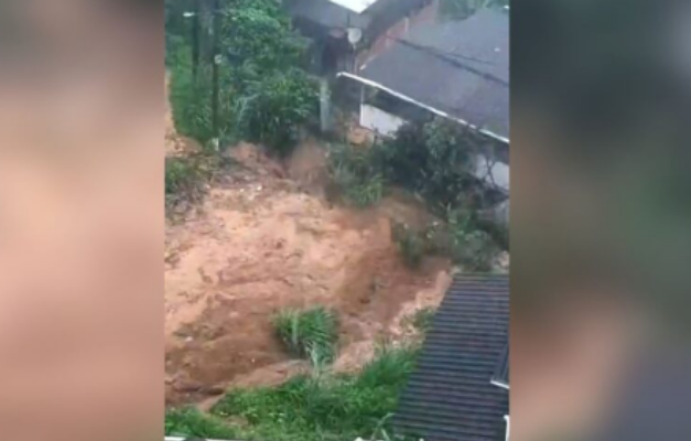 Deslizamentos deixam 3 mortos e 2 desaparecidos em Petrópolis