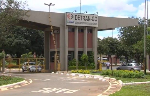 Detran-GO volta a receber defesas e recursos de multas por e-mail