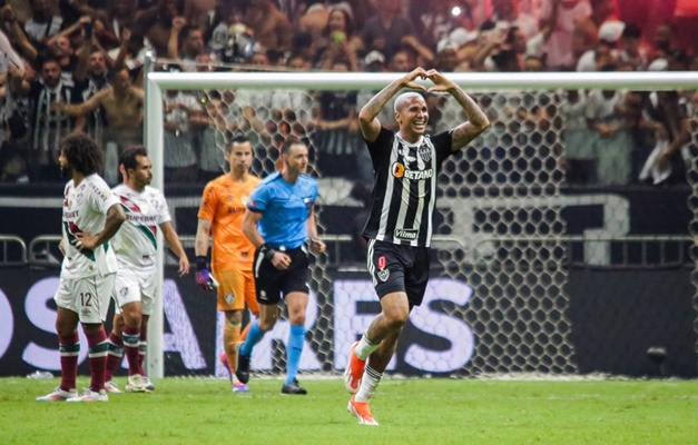 Deyverson entra, define vitória sobre o Fluminense e leva Atlético-MG à semi da Libertadores