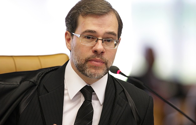 Dias Toffoli refuta tese de jurista e diz que TSE pode cassar Dilma