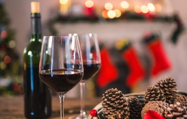 Dicas de vinhos para harmonizar com diferentes pratos na ceia de Natal