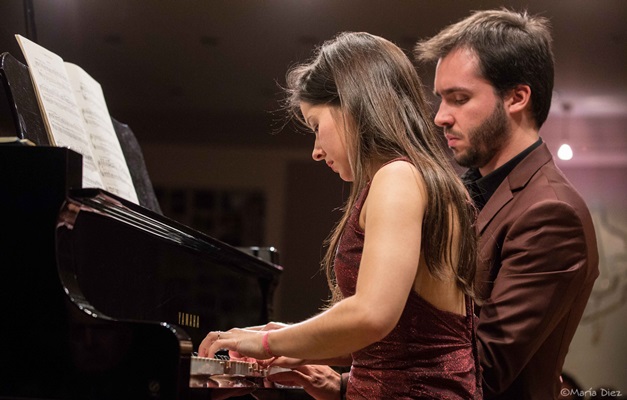 Diego Munhoz e Renata Bittencourt apresentam recital de piano no domingo (3)