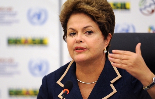 Dilma diz que não reduz direitos trabalhistas “nem que a vaca tussa”