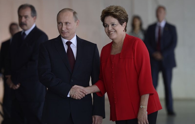 Dilma e Putin assinam acordos bilaterais em Brasília