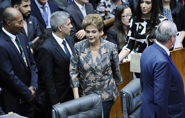 Dilma é vaiada ao citar necessidade de aprovação da CPMF para equilíbrio fiscal