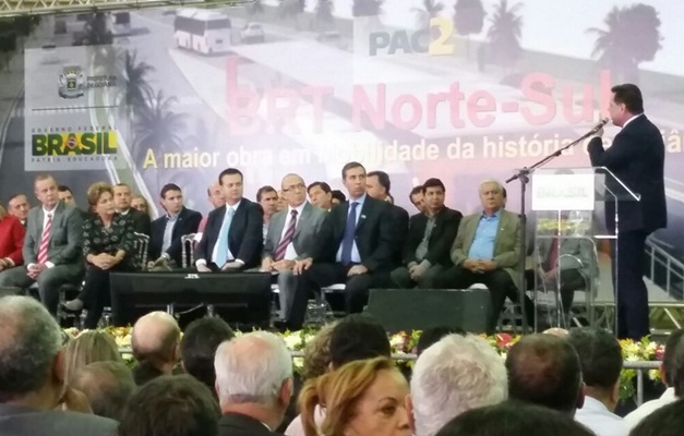 Dilma, Marconi e Paulo Garcia trocam elogios durante solenidade em Goiânia 