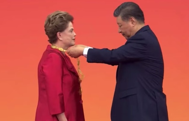 Dilma recebe medalha de presidente chinês Xi Jinping