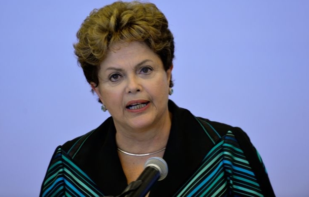 Dilma sanciona lei que muda cálculo do superávit primário