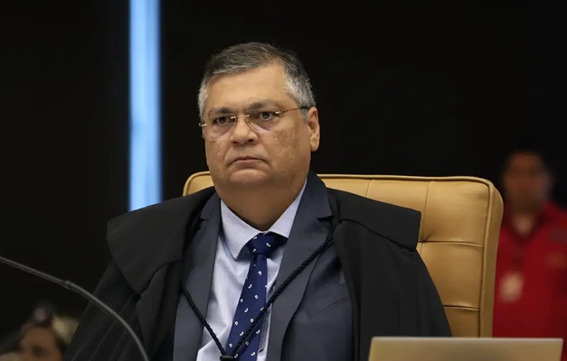 Dino aprova plano do Congresso e libera pagamento de emendas